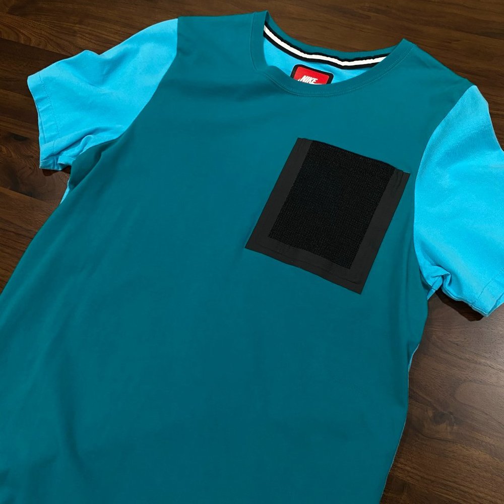 Nike Mens Short Sleeve Color-Block Tee Mesh Pocket